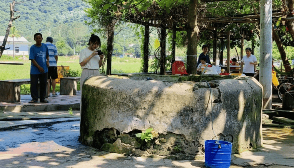 Xom Cam Well is deeply connected to the culture of the ancient Cham people in Quang Nam and serves as a vital water source for the locals